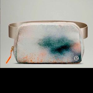 Lululemon NWT everywhere belt bag.